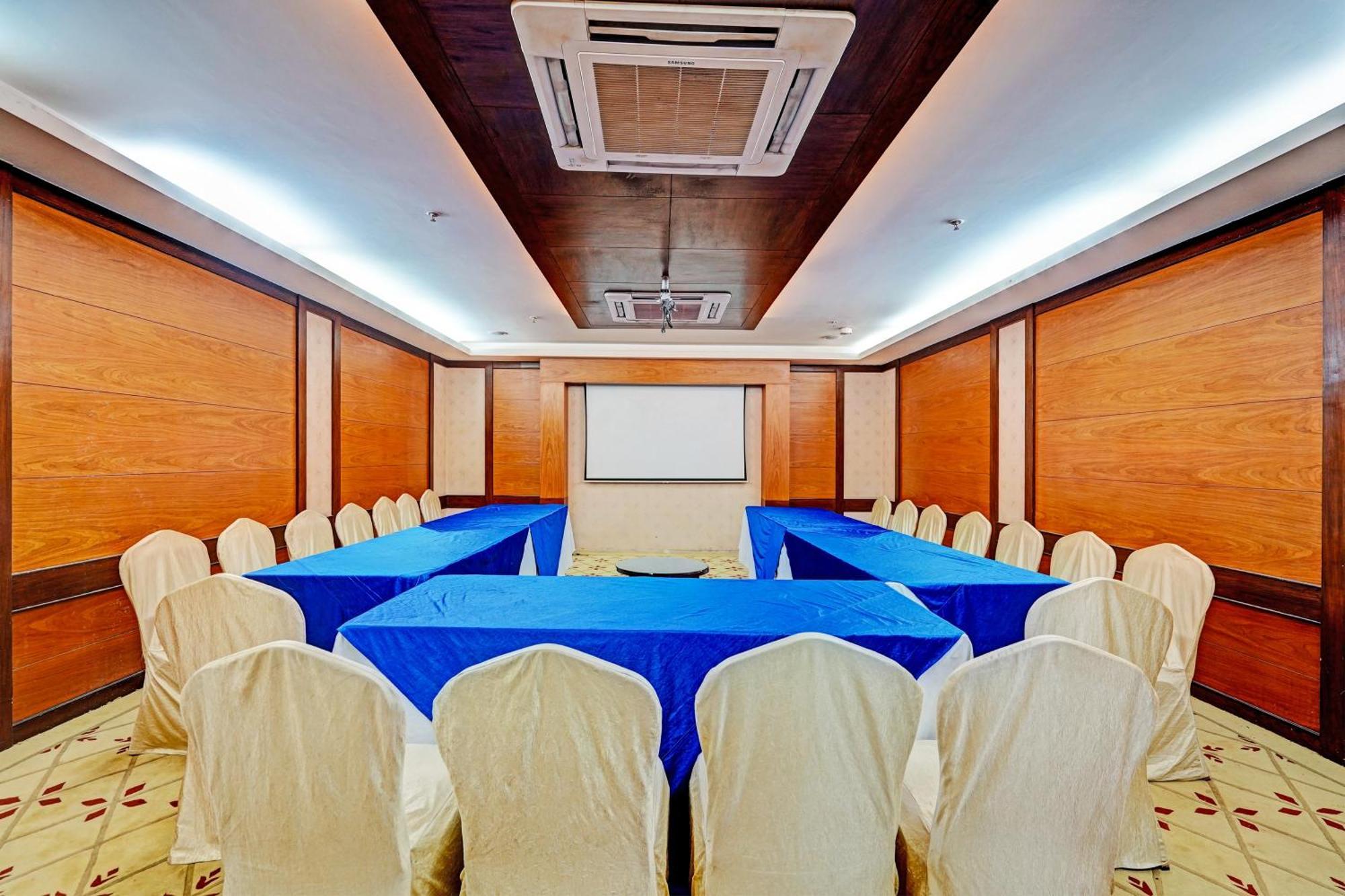 The Frist Collection Hotel New Delhi Exterior photo