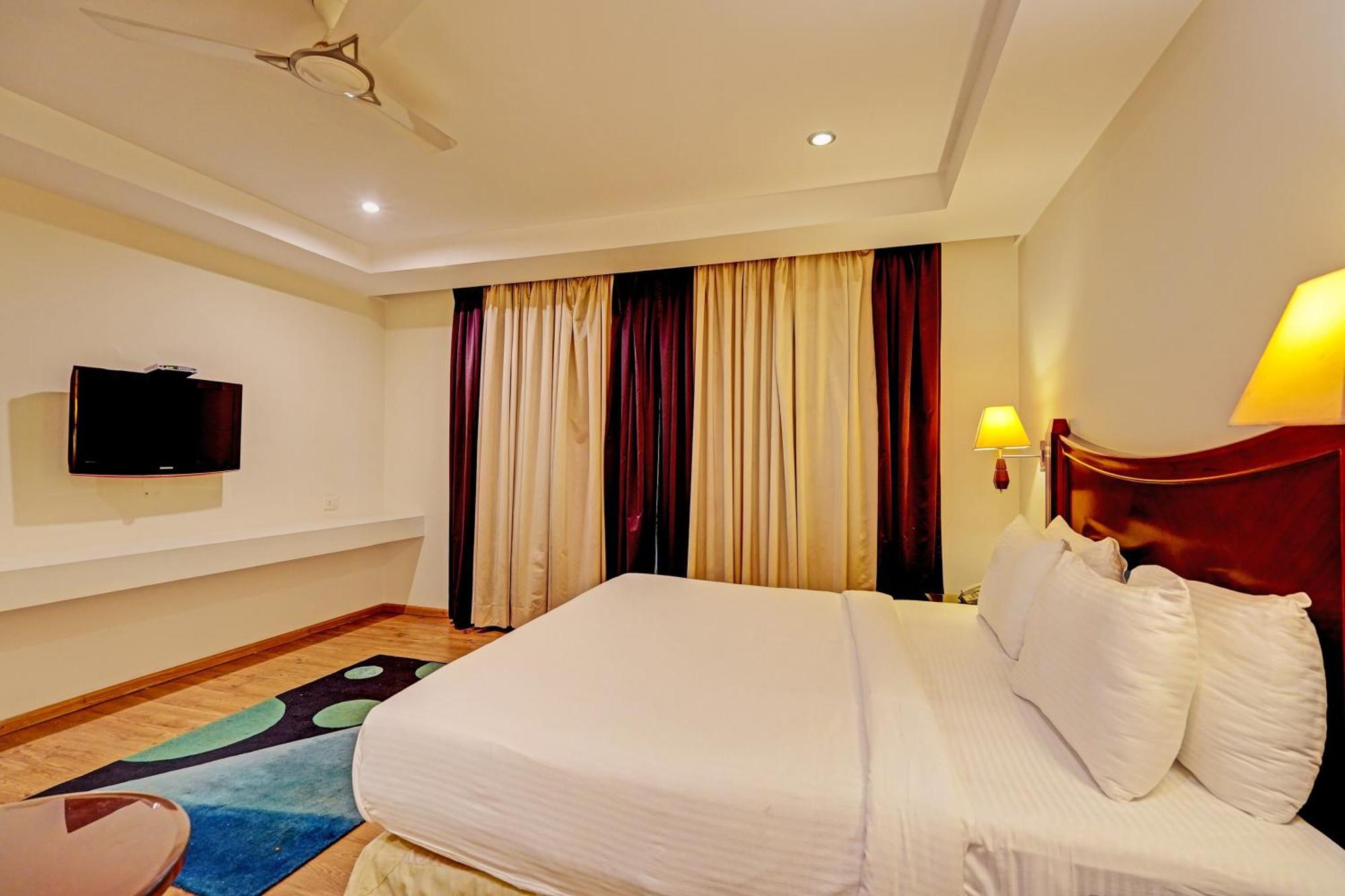 The Frist Collection Hotel New Delhi Exterior photo